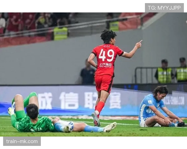 德甲转会窗掀起波澜：新星强势加盟，老将离队后状态回勇引热议