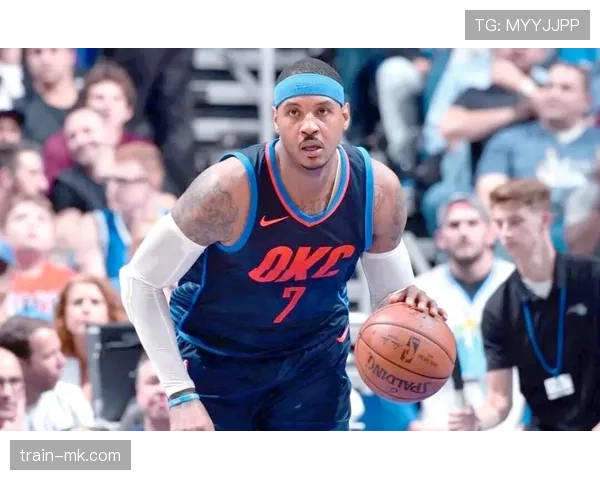 安东尼无球跑动拉开空间，高效输出改变进攻结构